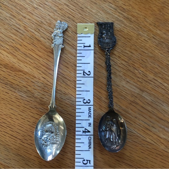 Beautiful Vintage Christmas Bundle of 2 spoons with incredible details - Picture 2 of 15